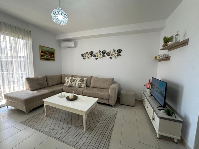 Others 2, Sole Inn, Durrësit