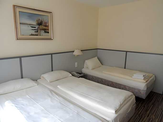 Bedroom 3, Bahn Hotel, Düsseldorf
