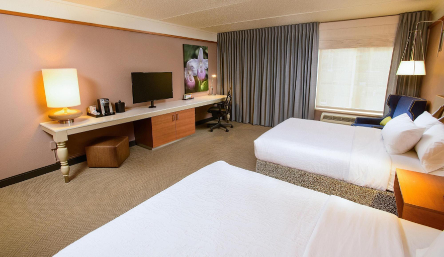 Bedroom 2, Hilton Garden Inn Rochester Downtown MN, Olmsted