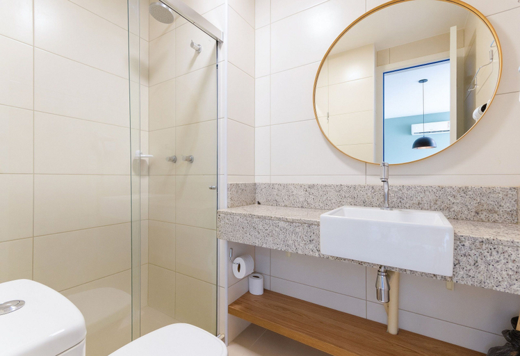 Bathroom 5, Parque do Cais #1109 With Sea View by Carpediem, Recife