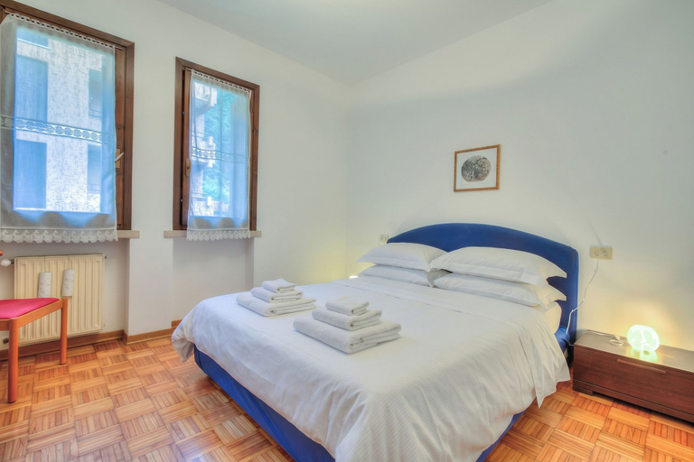 Room 2, Appartamento Lake View Laveno 1br, Sleeps 4, Varese