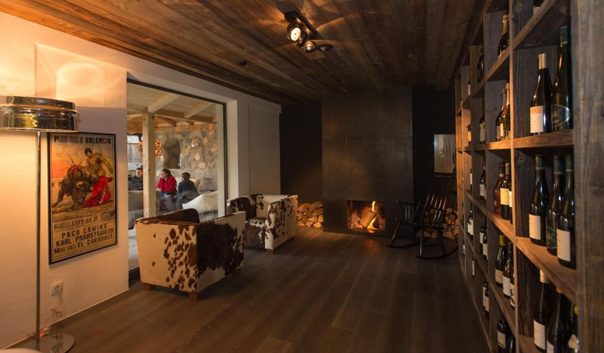 Public Area 4, Golf Hotel Sonne, Bolzano