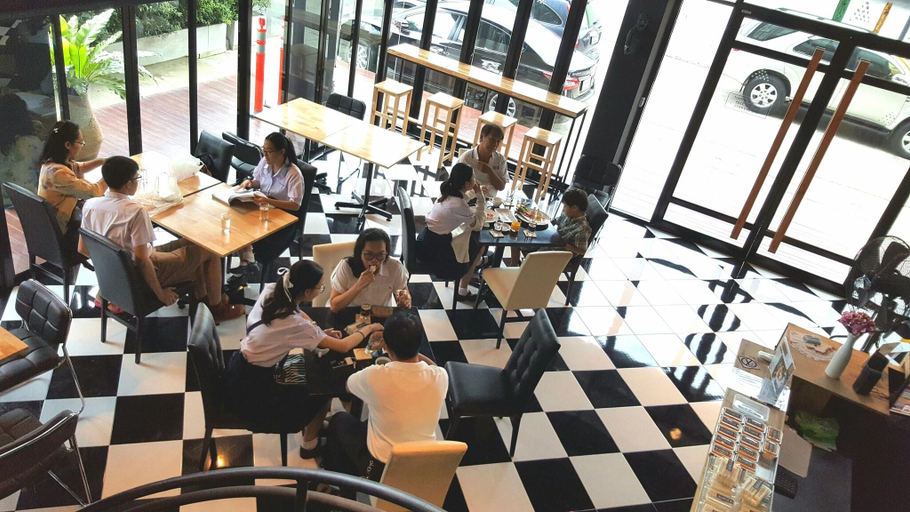 Food & Drinks 4, The LogBook Room and Cafe, Muang Chon Buri