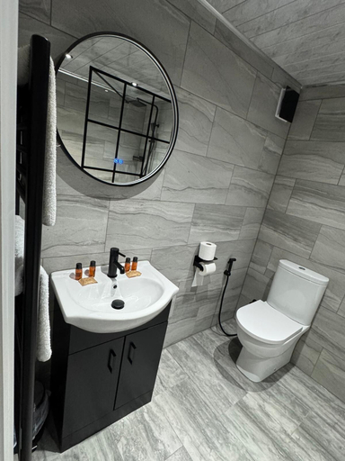Bathroom 3, Ashfield Hotel, Kirklees