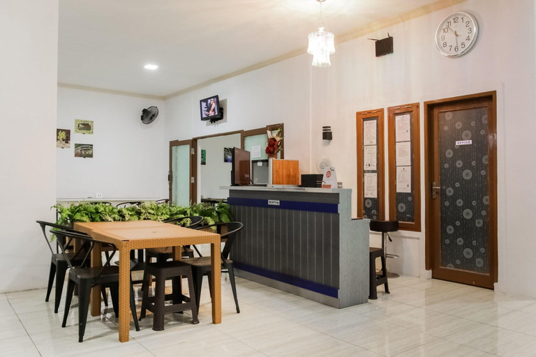 Public Area 5, OYO 90012 Guest House Cahaya 7296, Makassar