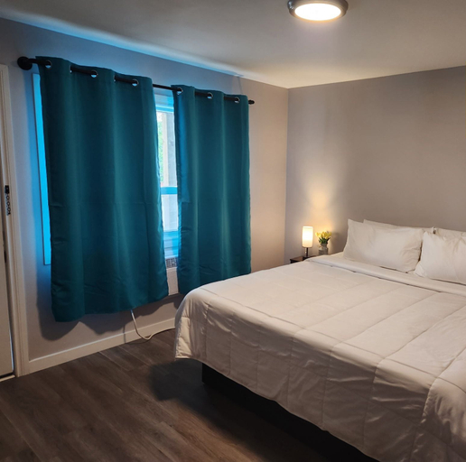 Bedroom 4, Tobermory Inn & Suites, Lake Hurron