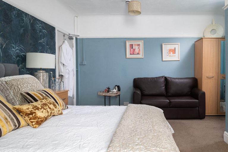 Bedroom 2, Rosaire Guest House, Conwy