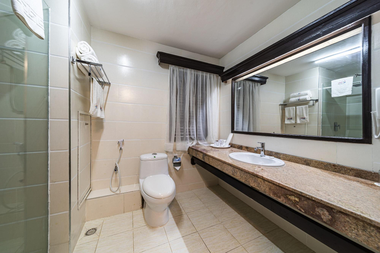 Bathroom 4, PrideInn Flamingo Beach Resort & Spa, Kisauni