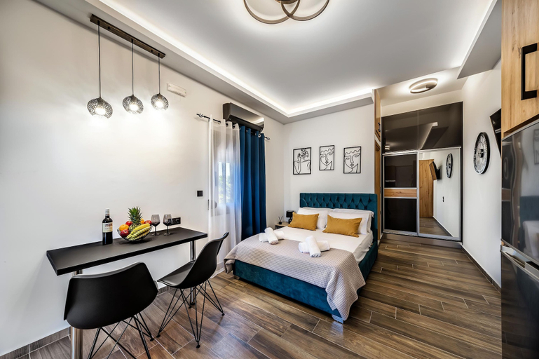 Bedroom 1, Seaside Apartments in Agkisaras, Crete