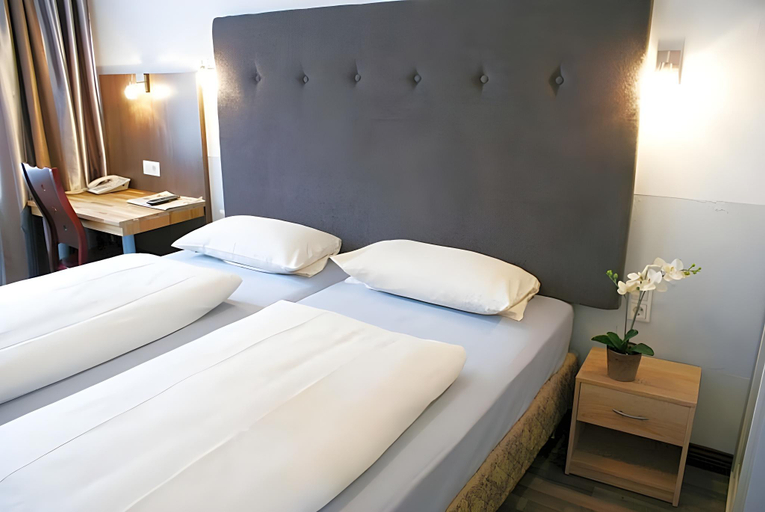 Bedroom 4, Bahn Hotel, Düsseldorf