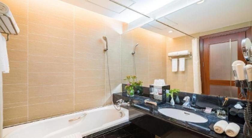Bathroom 4, Broadcasting Tower Beijing Hotel, Beijing