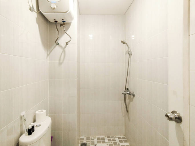 Bathroom 2, Classic Studio (No Kitchen) With City View At Lodge Paskal Apartment, Bandung