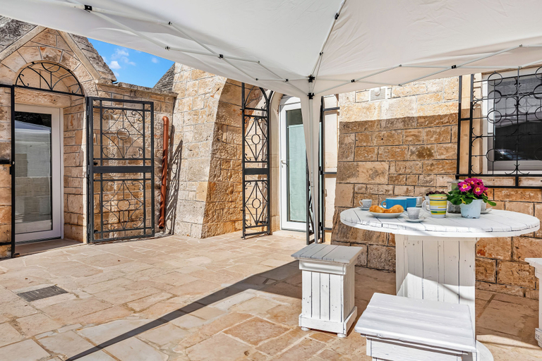 Dining 5, Trulli Trullo in Locorotondo, Bari