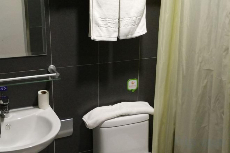 Bathroom 4, Youhai Hotel (Shanghai University Qinghe Road), Shanghai