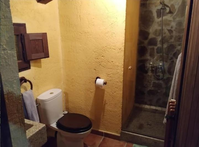 Bathroom, Caseria la Infiesta, Asturias