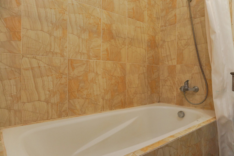 Bathroom 3, Best Homey And Strategic Studio At Bellezza Apartment, South Jakarta
