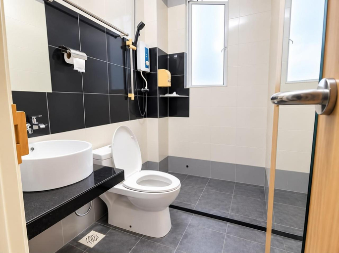 Bathroom 4, Hotel Suria 18, Kinta