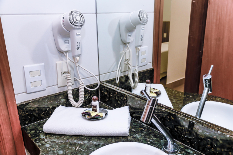 Bathroom 4, Rio Vermelho Hotel, Goiania