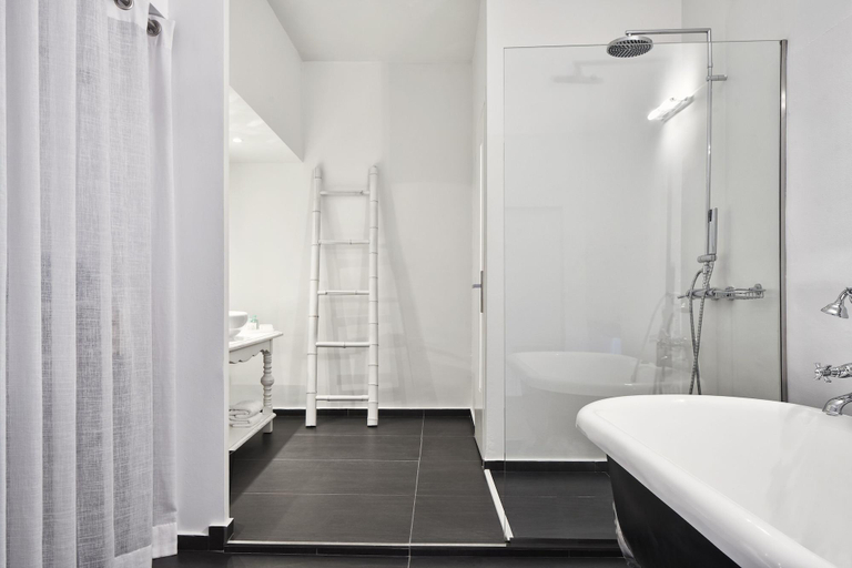Bathroom 5, Katikies Santorini - Gea House The Leading Hotels, South Aegean