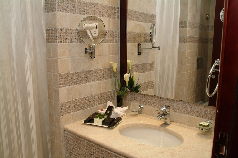 Bathroom 3, DORRAR ALEIMAN ROYAL HOTEL, Makkah