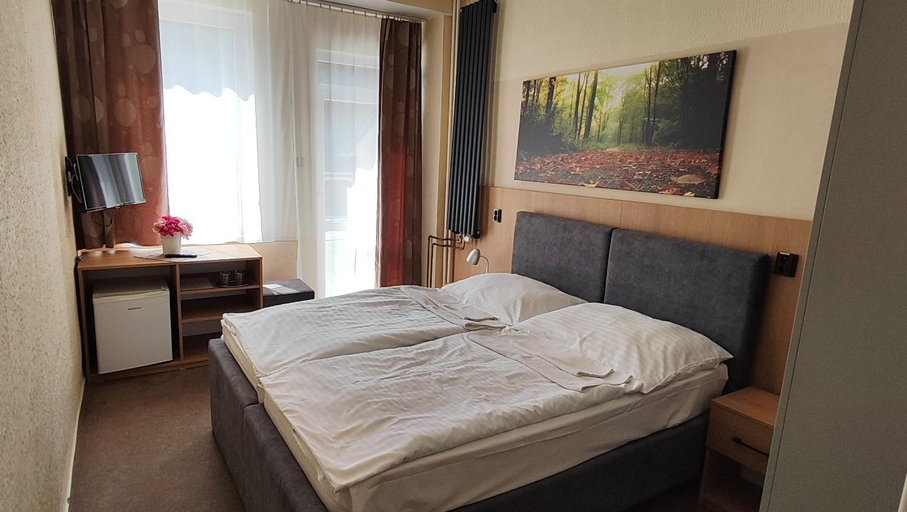 Bedroom 2, Hotel Kamei, Snina