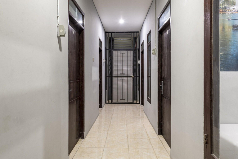 Public Area 2, RedDoorz @ Jemursari Surabaya 2, Surabaya