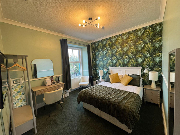 Bedroom, Ye Olde Fighting Cocks, Cumbria