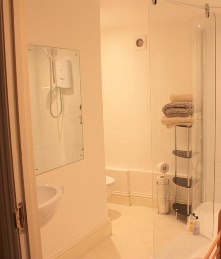 Bathroom 4, Manor Farm Bed & Breakfast, Wiltshire