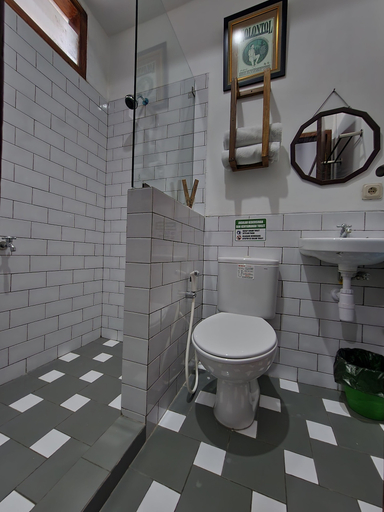 Bathroom 3, Domore Lifestyle Hotel & Cafe, Yogyakarta