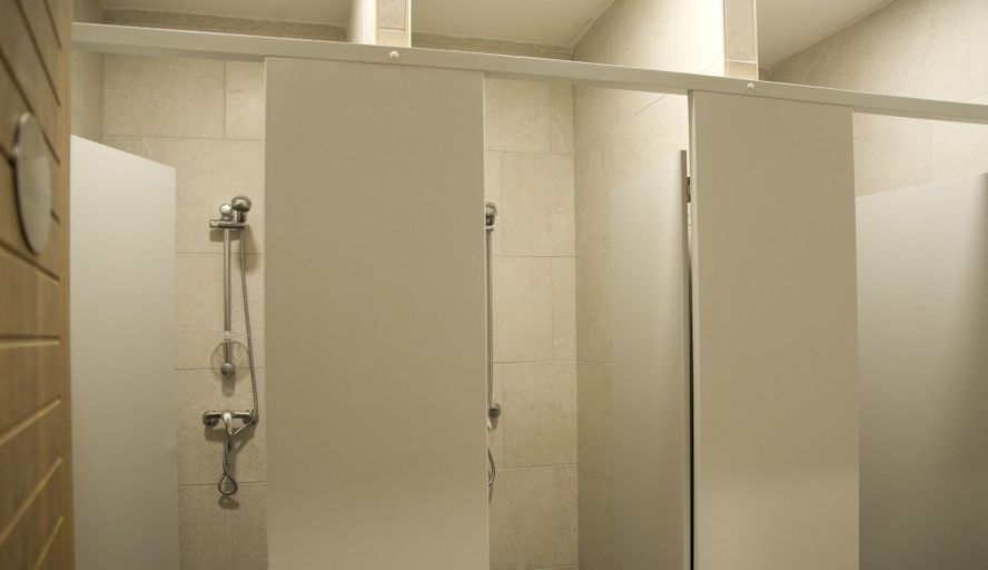 Bathroom 4, Marco Polo Malta Hostel, St Julian's