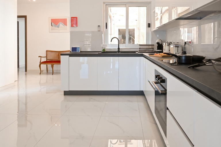 Private kitchen 4, Yacht Marina View - Modern 3 Bdrs Apart M