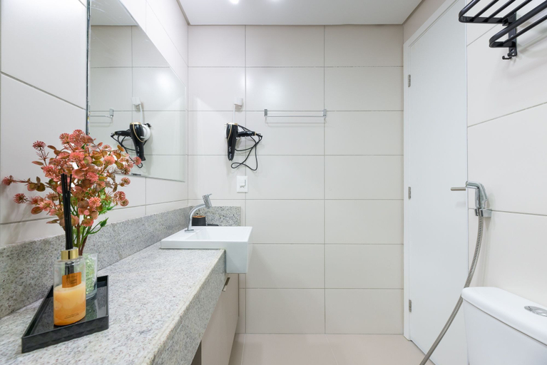 Bathroom 4, Parque do Cais #1109 With Sea View by Carpediem, Recife