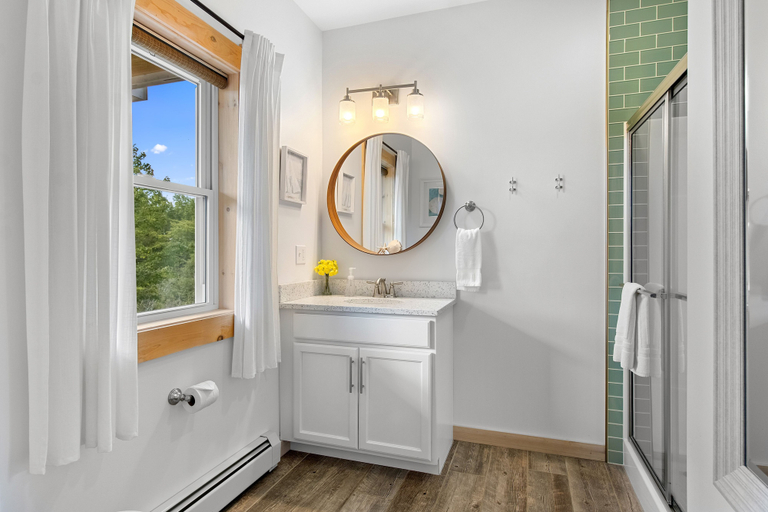 Bathroom 5, Ocean Breeze, Knox