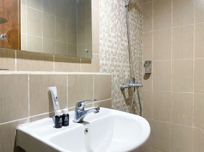 Bathroom 4, Minimalist Studio At Enviro Apartment, Cikarang