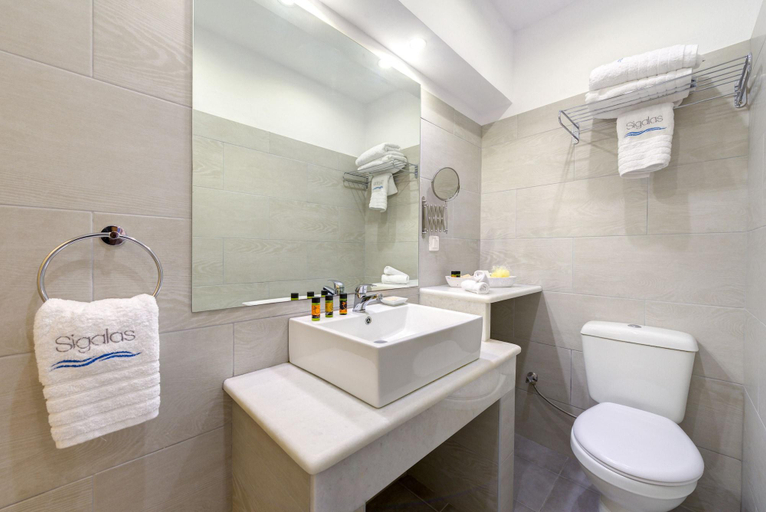 Bathroom 2, Sigalas Beach Hotel, South Aegean