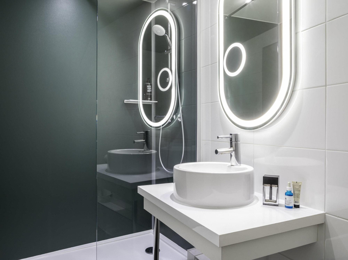 Bathroom 5, ibis Paris Nation Davout, Paris