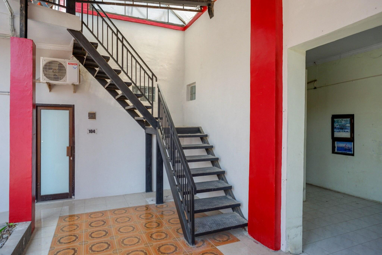 Lobby 4, Formerly RedDoorz Syariah near Alun Alun Tegal, Tegal