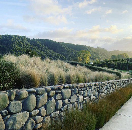 Others 3, Silverstream Retreat, Hutt city
