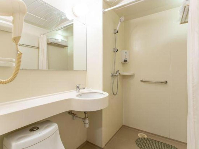 Bathroom 4, Jinjiang Inn Xianning Yinquan Avenue Hot Spring Hotel, Xianning