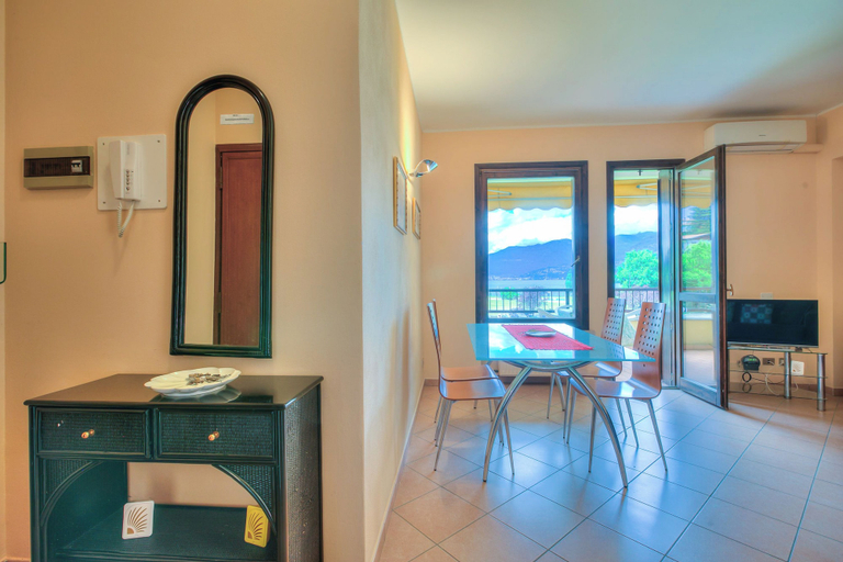 Dining 5, Appartamento Lake View Laveno 1br, Sleeps 4, Varese