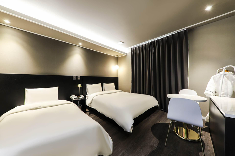 Bedroom 2, Yeosu Hotel L Crane, Yeosu