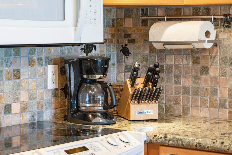 5, Hale Kamaole 150 - Great Ocean Views From Private Lanai, No Carpet, Split AC!, Maui