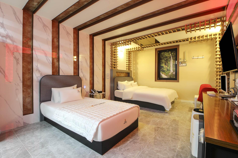 Bedroom 3, Pohang Jangseongdong Hotel Laus Deo, Pohang