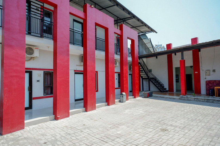 General view 5, Formerly RedDoorz Syariah near Alun Alun Tegal, Tegal