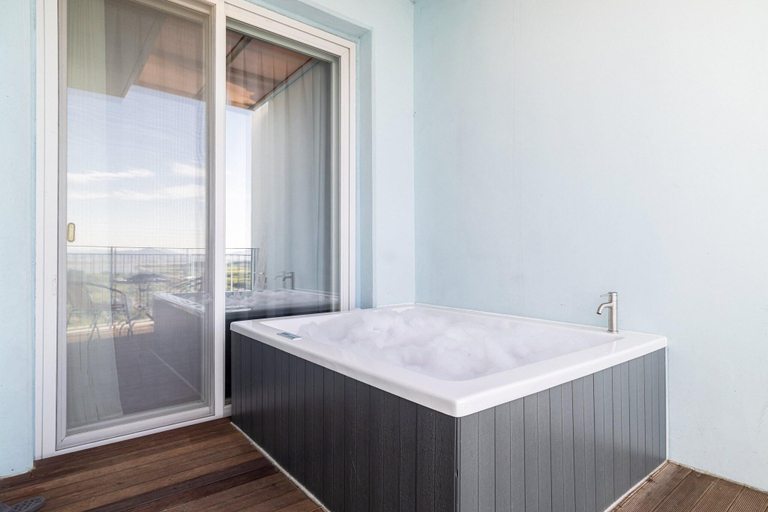 Bathroom, Ocean Soleview Hotel, Jung