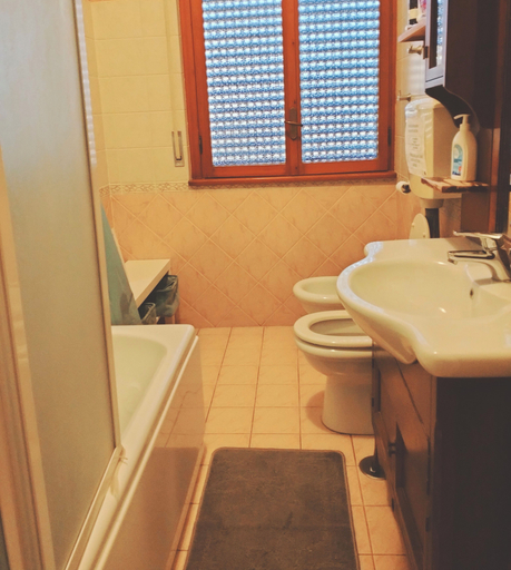 Bathroom 5, La Perla B & B, Roma