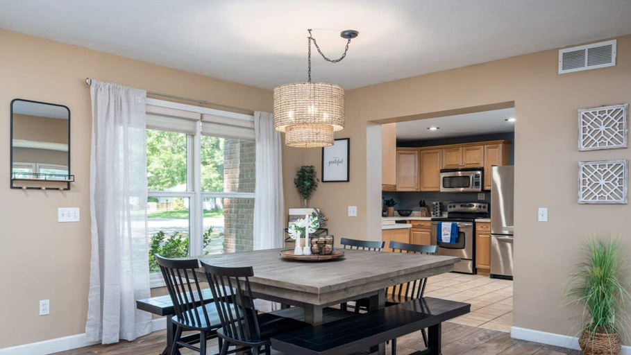 Room 1, Lakeside Retreat - Waterfront Quiet Neighborhood, Muskegon