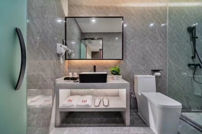 Bathroom 5, Jinyunge Hotel Pingnan, Guigang