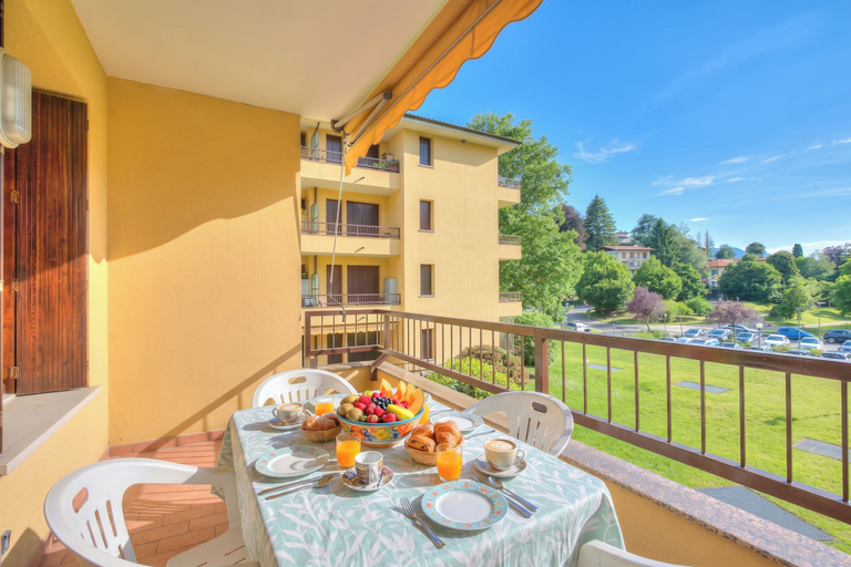 Outdoor dining 4, Appartamento Lake View Laveno 1br, Sleeps 4, Varese