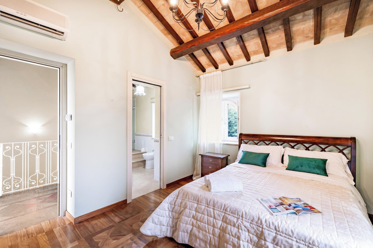 Room 2, Beautiful Villa With Private Spa, Terni